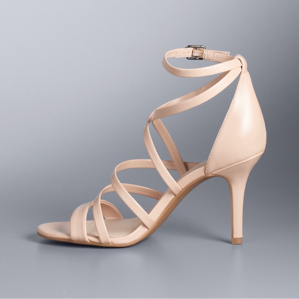 Simply Vera Wang El Star Sandals in Nude Size 9